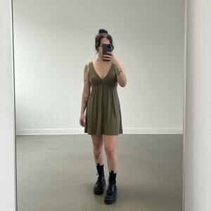 Beverly & Beck Olive Sleeveless V-Neck Mini Dress Solid Pullover Short Style